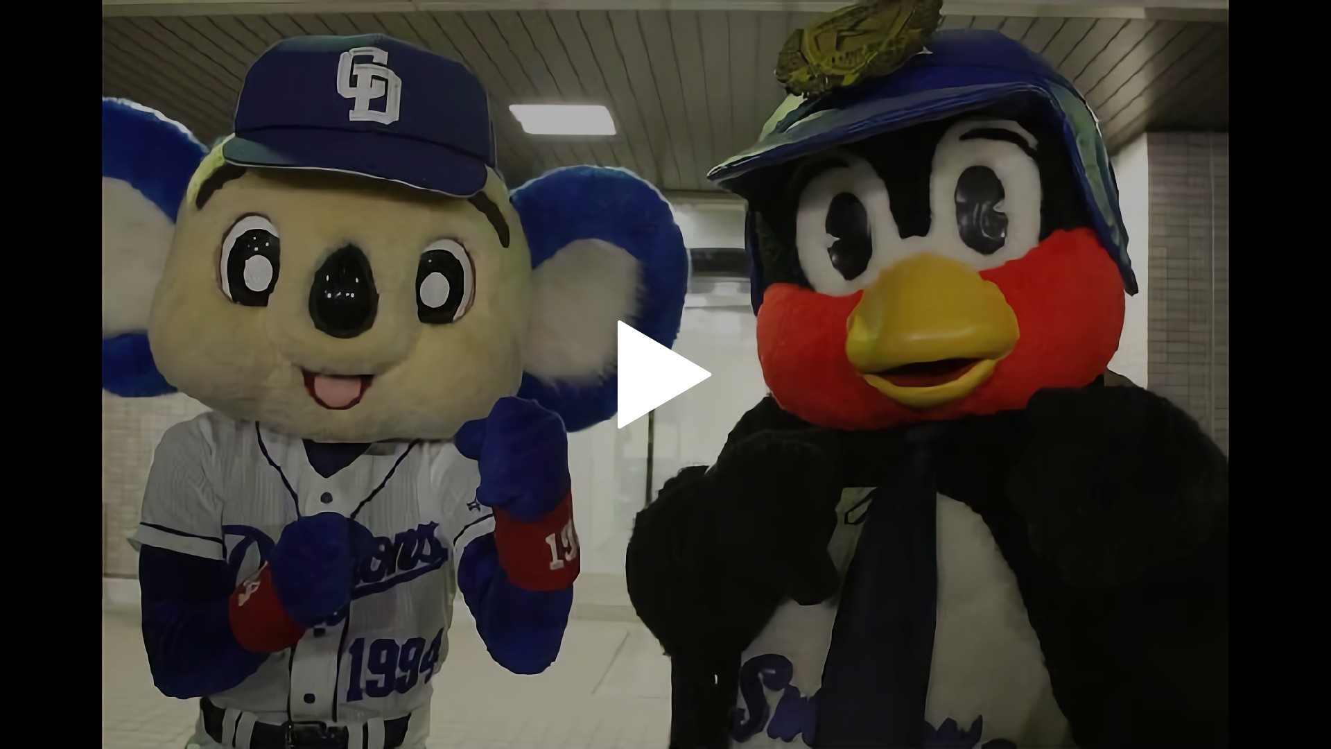 12 番外編 優秀な刑事はどっちだ つば九郎vsドアラ あぶない二人の五番勝負 フジテレビの人気ドラマ アニメ Tv番組の動画が見放題 Fod