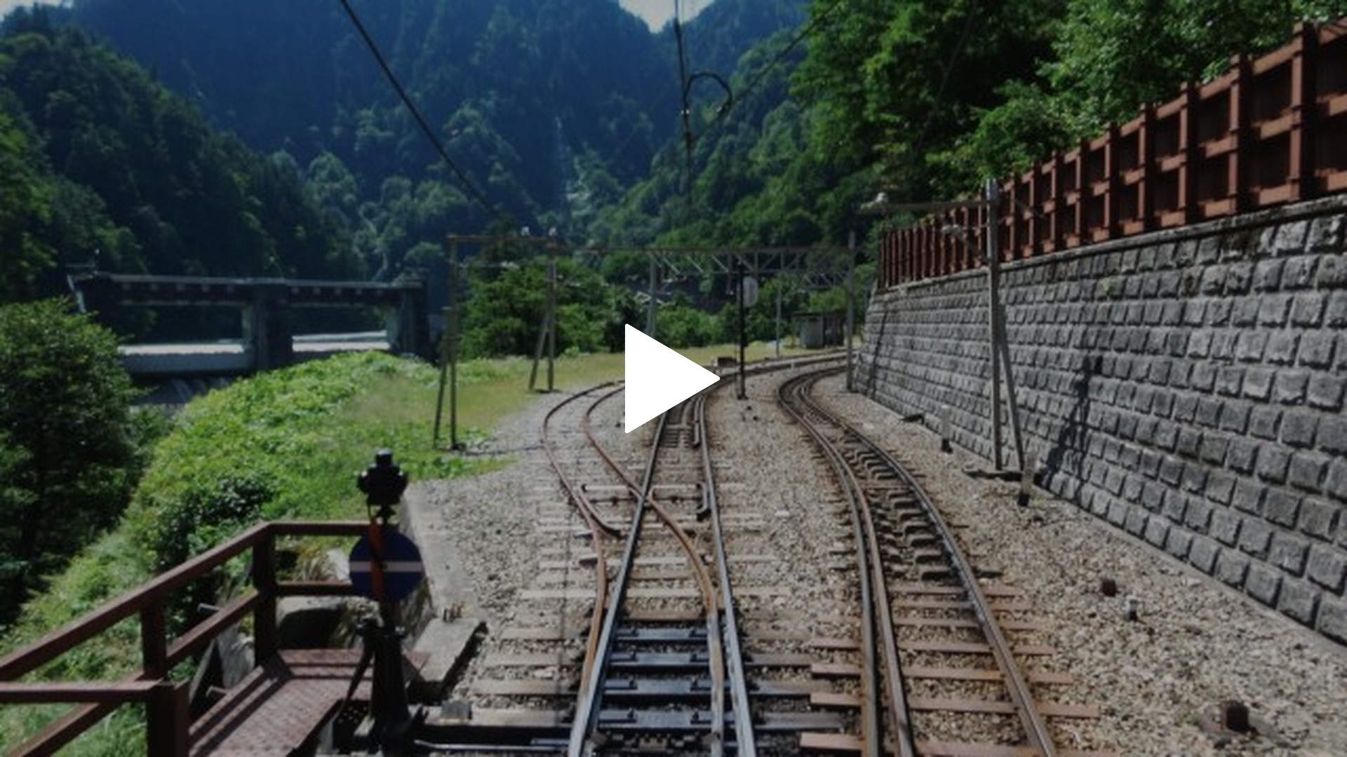 秋晴れの黒部峡谷トロッコ電車運転席展望｜フジテレビの人気ドラマ