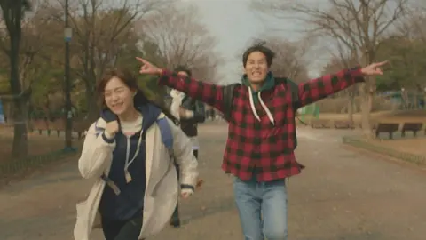 私たち、家族です～My Unfamiliar Family～｜フジテレビの人気ドラマ