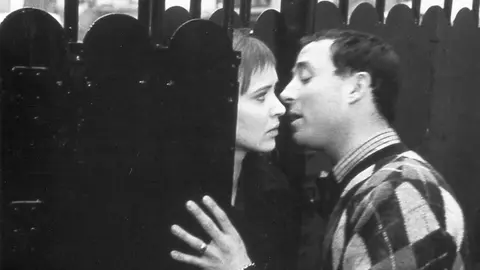 はなればなれに（1964）｜フジテレビの人気ドラマ・アニメ・TV