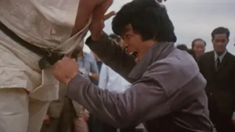 少林寺拳法 ムサシ香港に現わる｜フジテレビの人気ドラマ・アニメ・TV