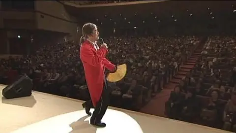 綾小路きみまろ/芸能生活35周年記念 綾小路きみまろ爆笑!エキサイトライブビデ… 0000_still_blur.jpg