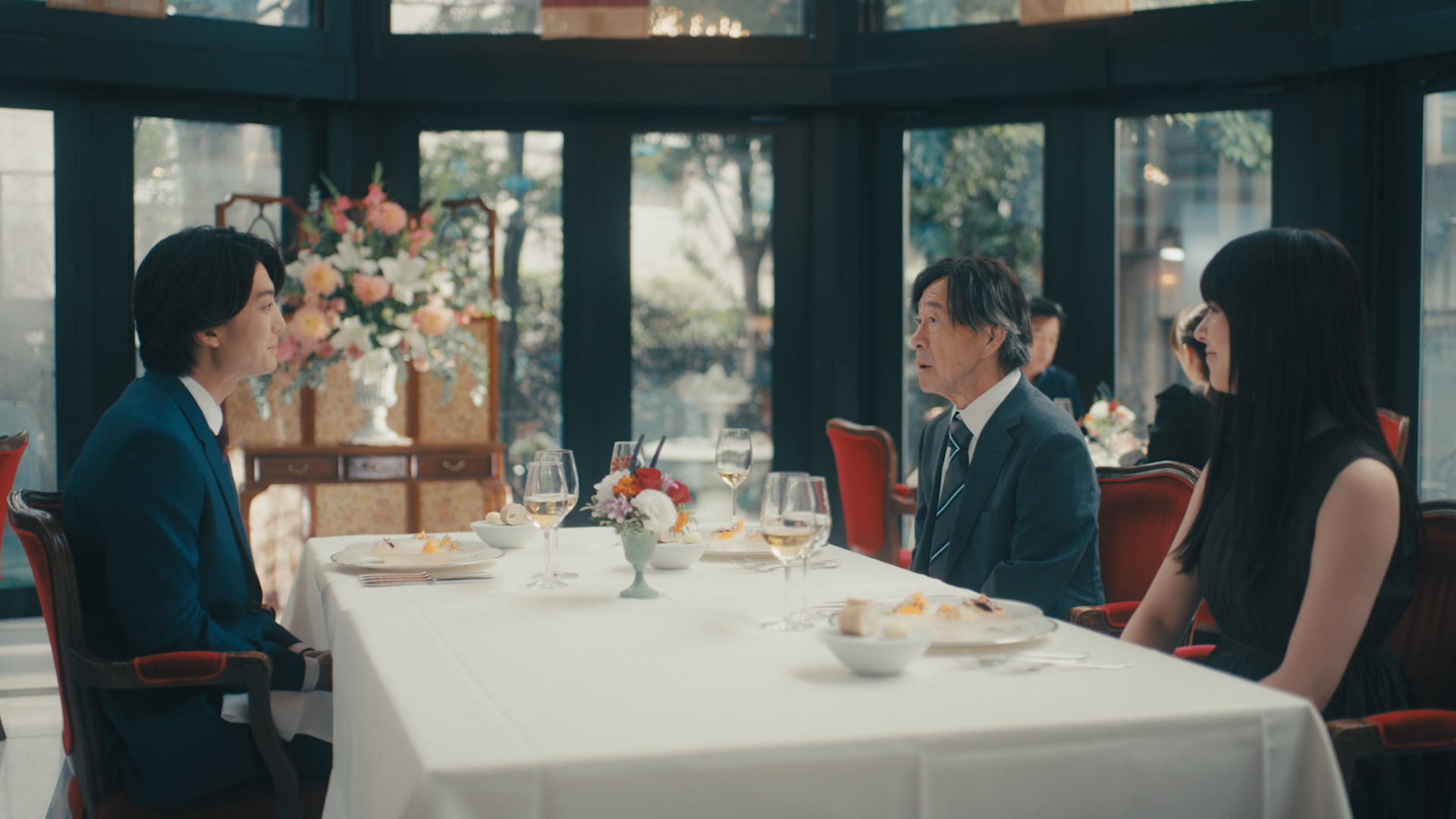 父が娘の婚約者と緊張の初顔合わせ！