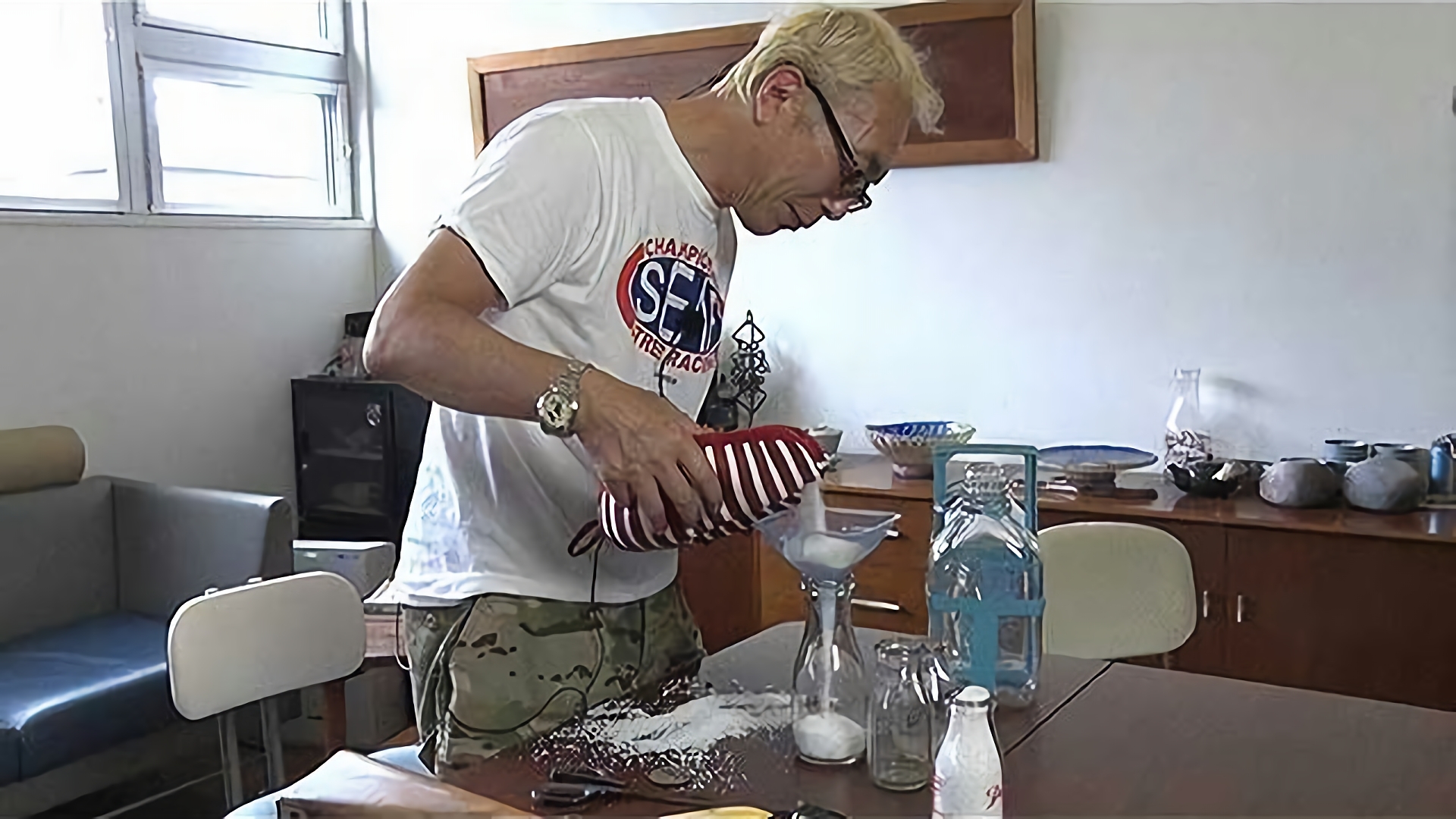 ガラス瓶、そのまま飾るか？化粧するか？