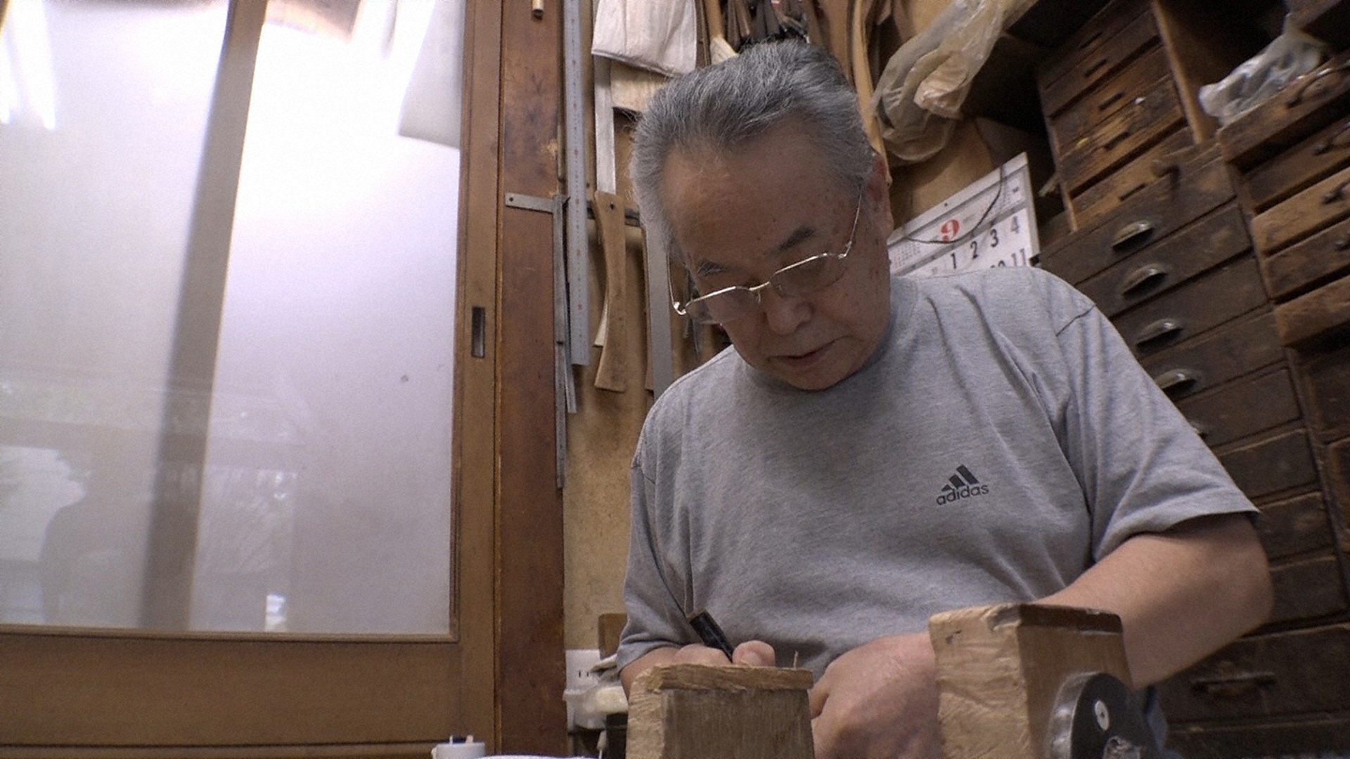 人間国宝・琵琶職人 石田不識