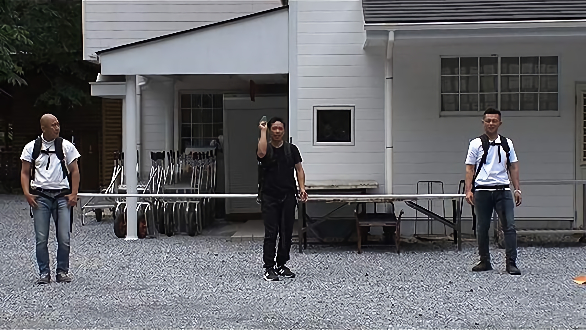 大自然でルールに縛られた男たち