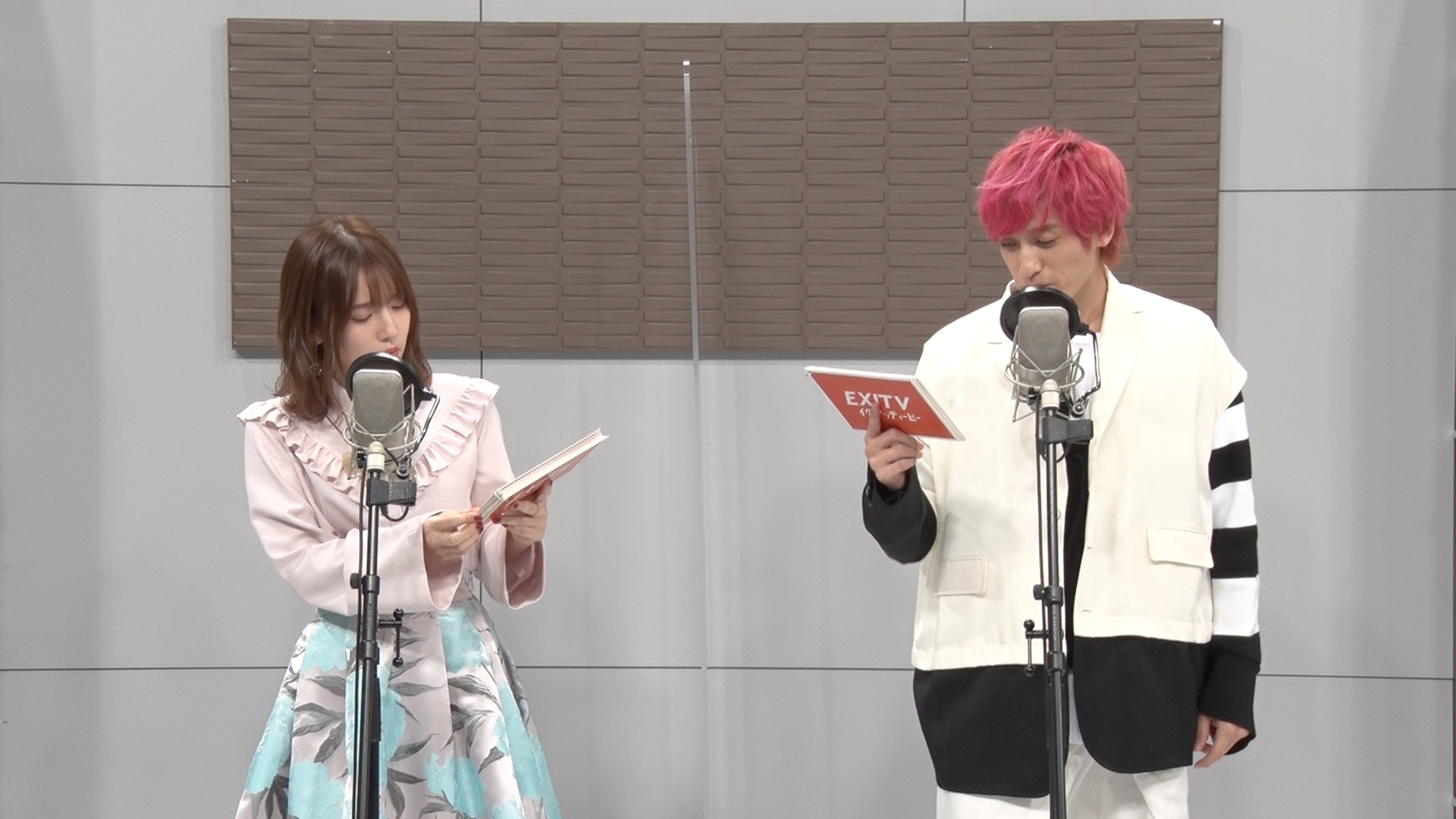 EXITと超人気声優・内田真礼が「約ネバ」の魅力を語る！