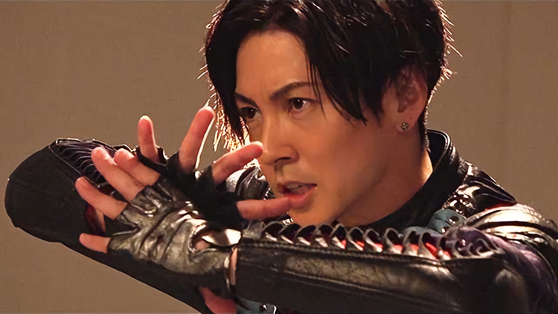 屋良朝幸孤高のパフォーマーが目指す先