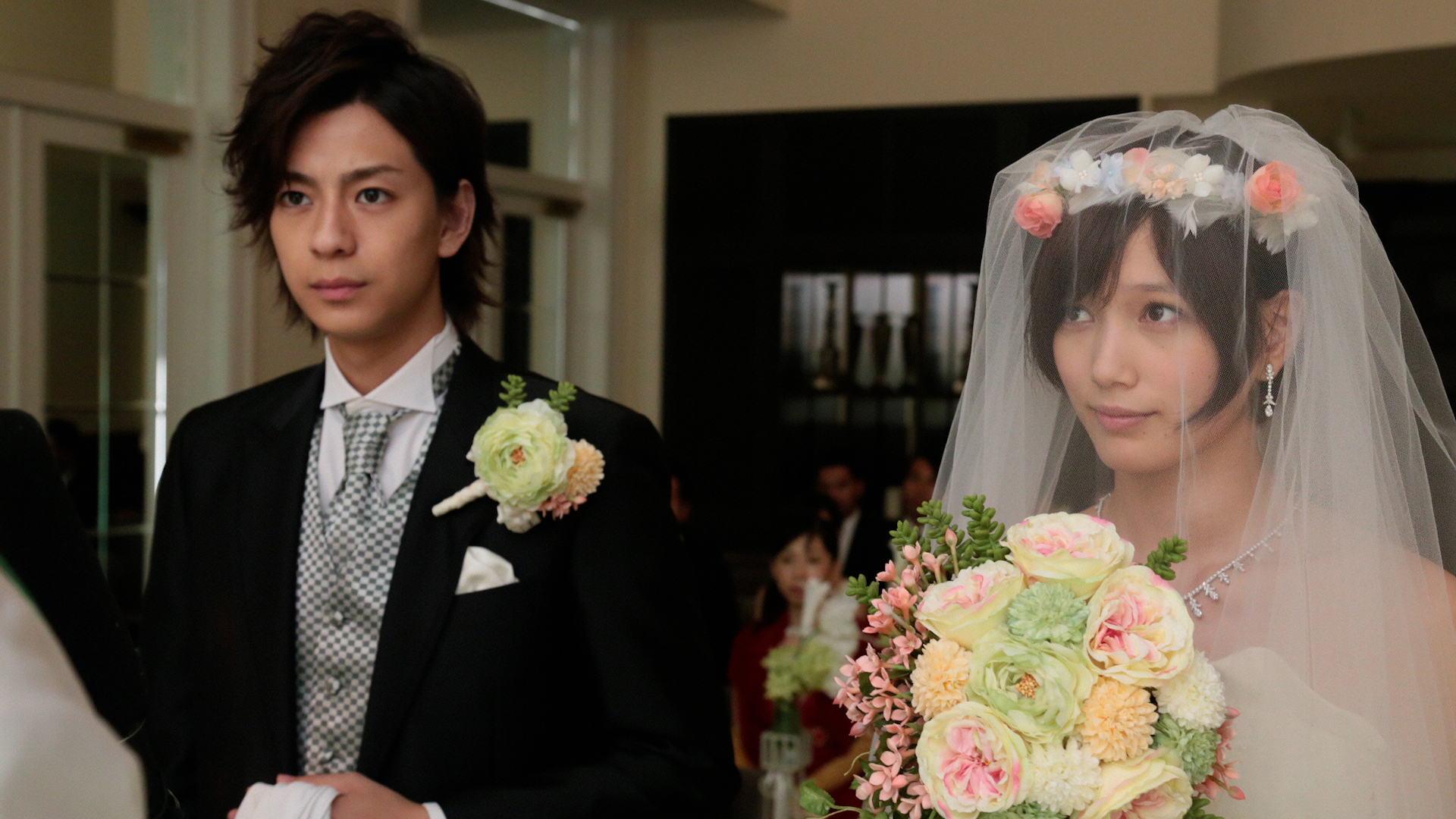 号泣・・・元カノ現れ、花嫁姿にサヨナラ