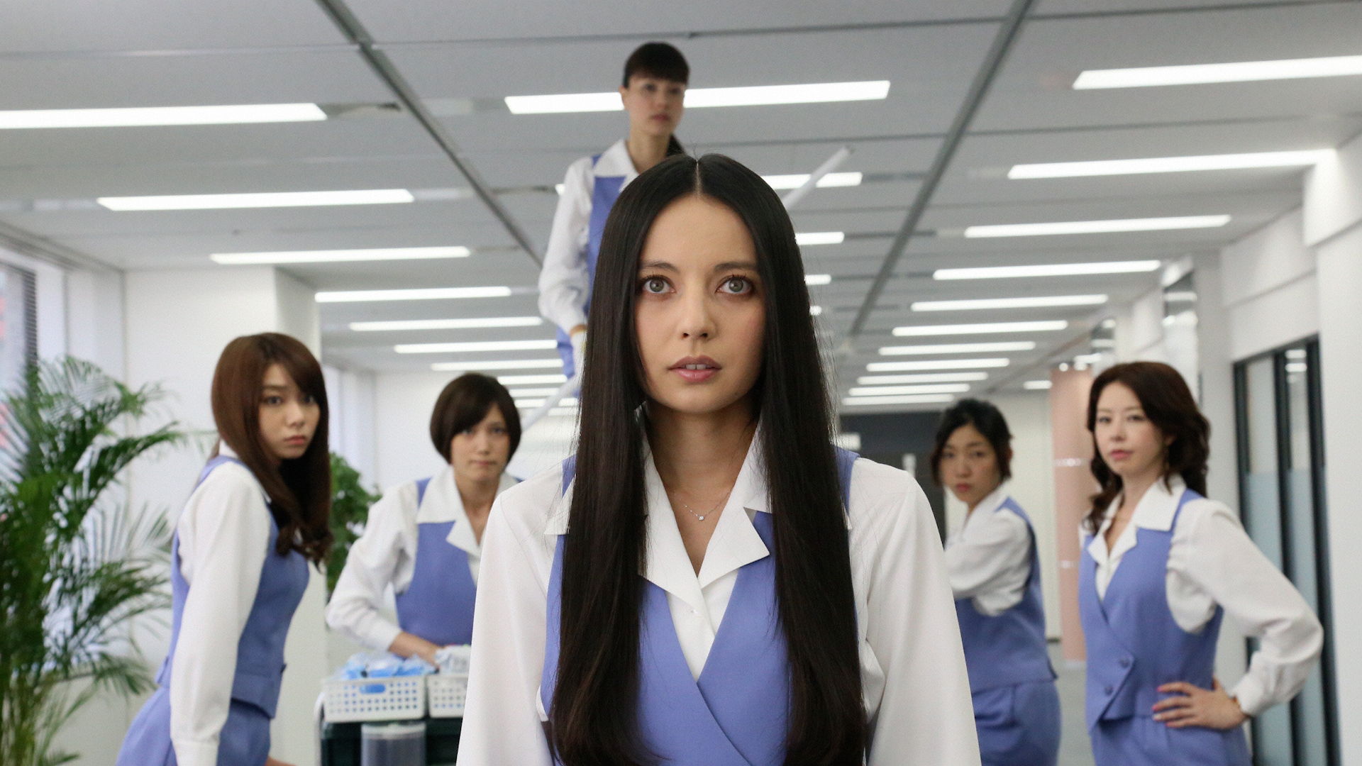 恋バナいじりで大騒動早くも仲間割れ