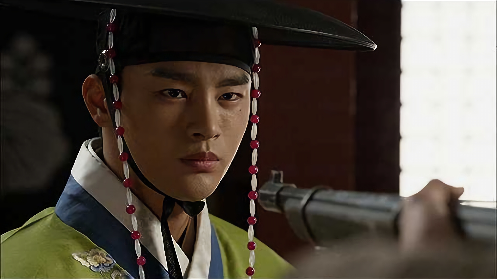 忍び寄る戦の影