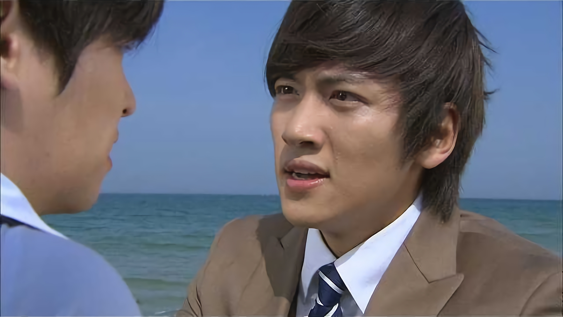 憎くても兄弟だから