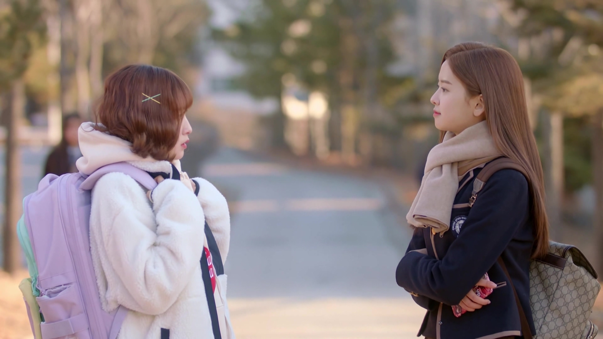 美女の隣に美女