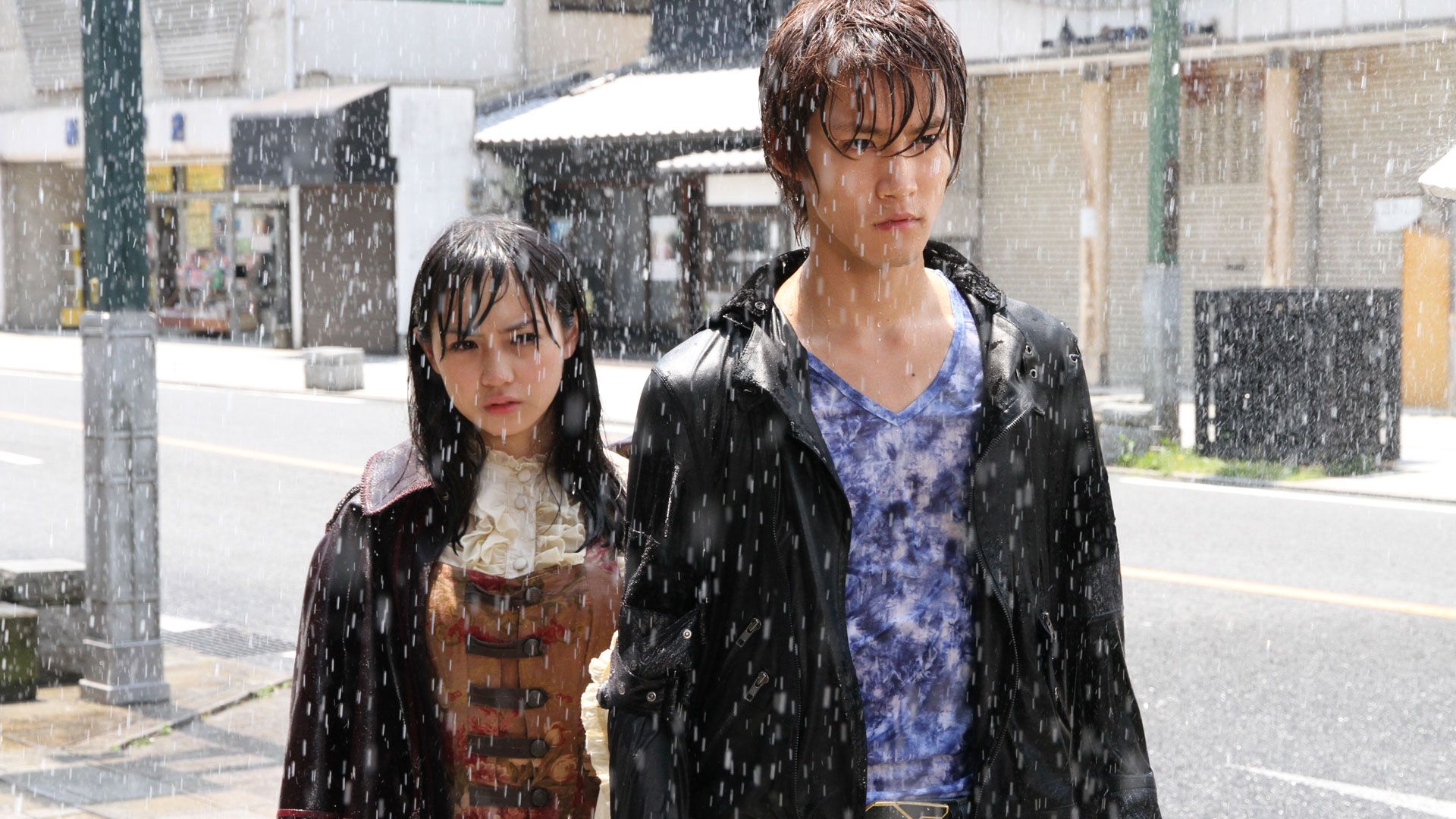 変身！　生中継