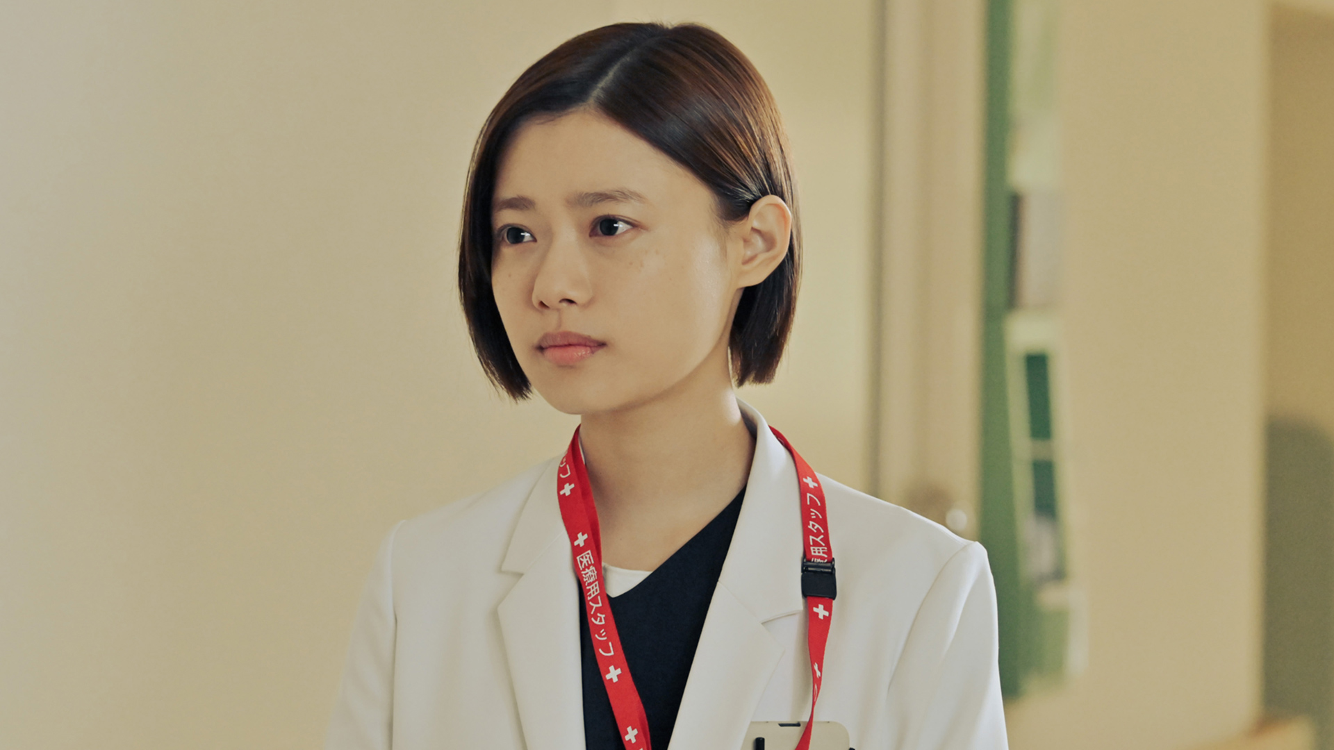 記憶障害の脳外科医再生の物語が開幕