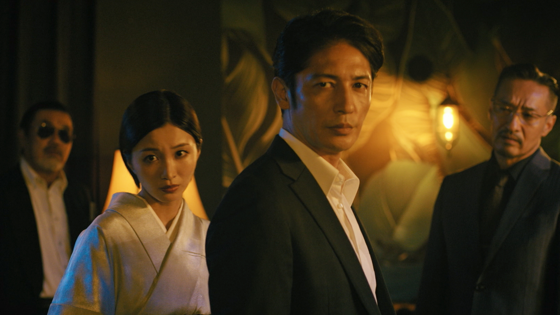 撮影現場で事故発生・・・容疑者はスター俳優！？