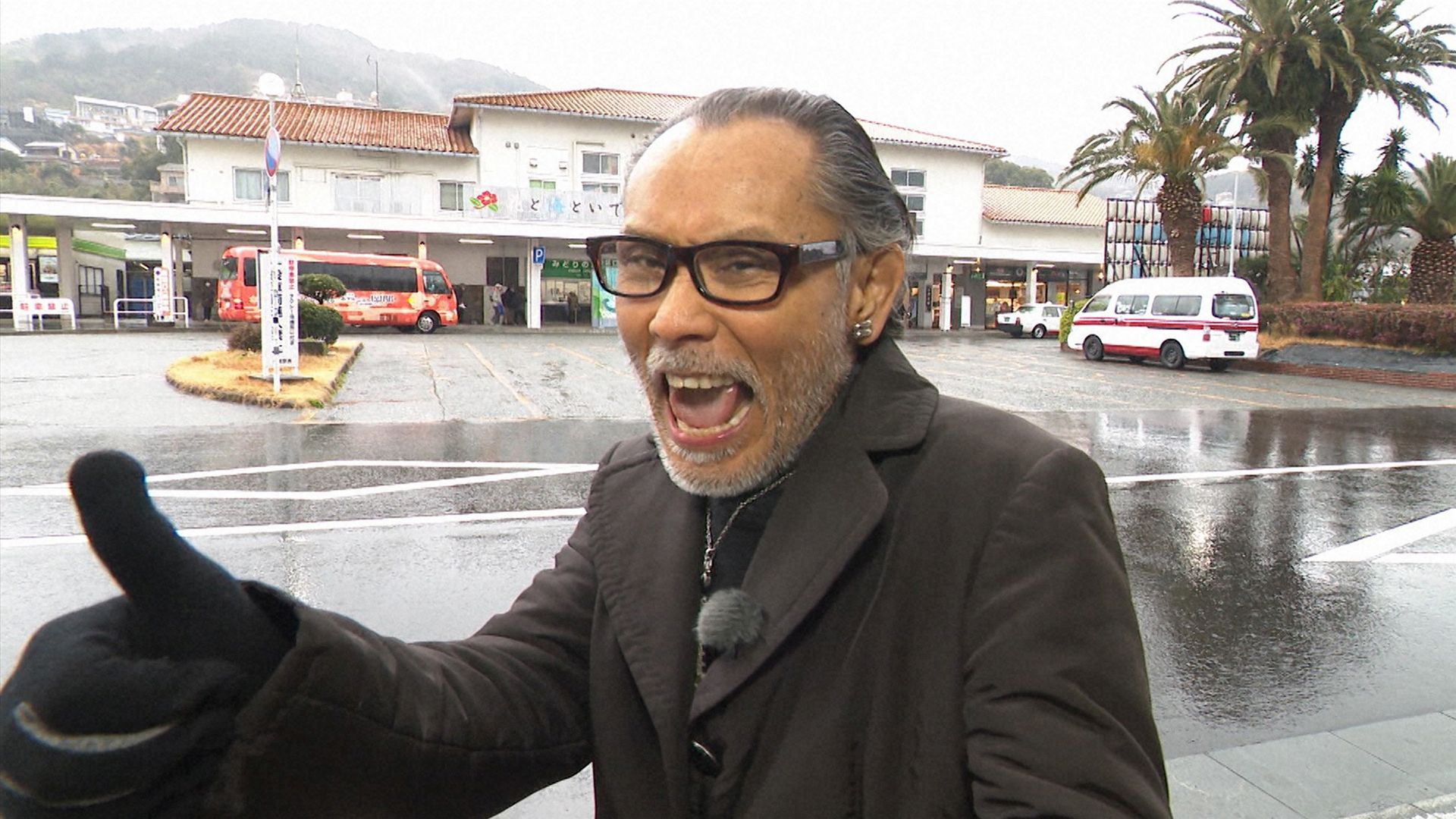 肉体美頂上決戦！男の色気“片岡鶴太郎”vs愛の伝道“當間ローズ”